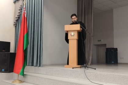 Диакон Михаил Масло выступил перед  руководством, педагогами и родителями учащихся 4 гимназии г. Бреста