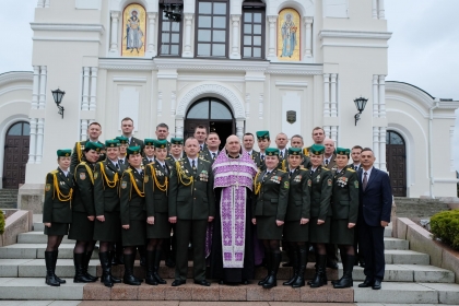 Священник преподал благословение и пожелал помощи Божией молодым стражам границ.