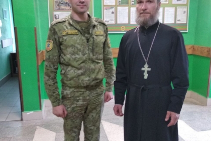 06.05.2025 настоятель прихода храма преподобного Онуфрия Великого в агрогородке Ставы священник Виталий Довженюк встретился с личным составом пограничной заставы №8 Огородники.