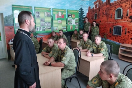 О святых первоверховных Апостолах Петре и Павле поговорили в пограничной заставе №8.