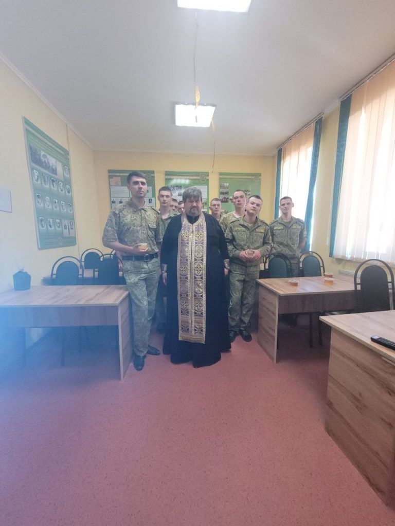 Иерей Павел Воронко посетил 13 погранзаставу.