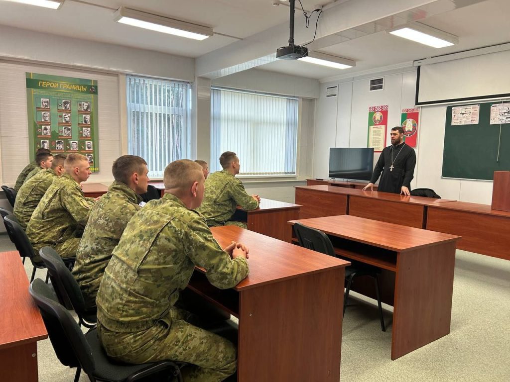 Священнослужитель посетил пограничную заставу «Сварынь».