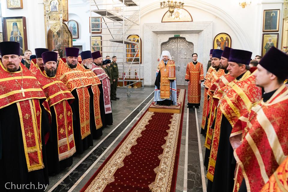 Патриарший Экзарх всея Беларуси возглавил в Свято-Духовом кафедральном соборе молебен о воинах и защитниках Отечества.