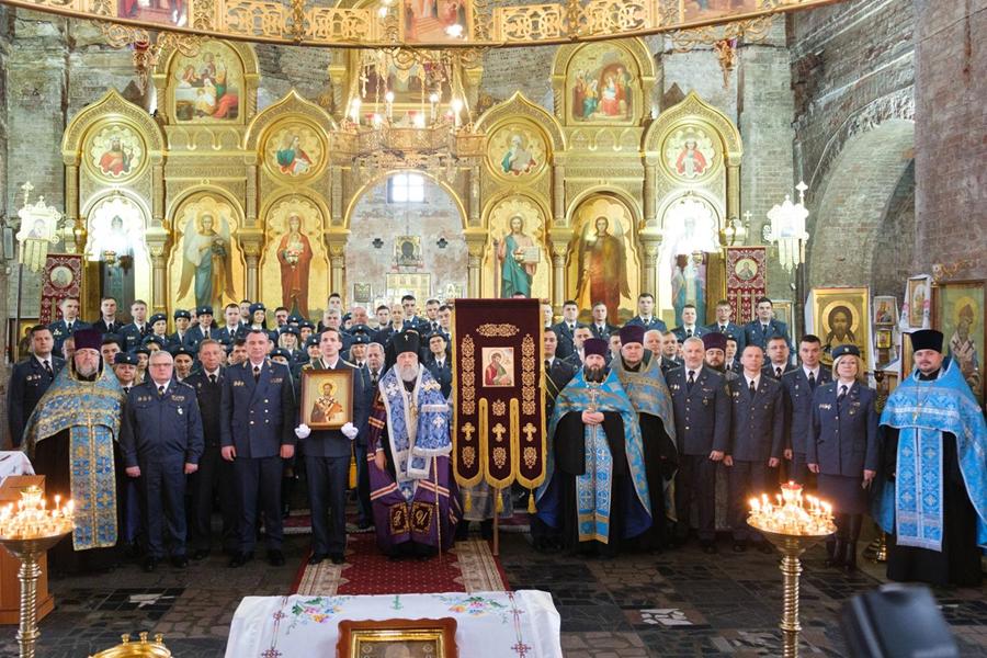 Вручение Хоругви Брестской таможне состоялась в гарнизонном храме свт. Николая Чудотворца.