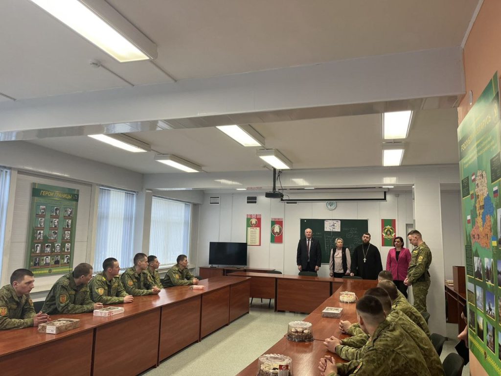 Церковь всегда молилась о воинстве, соединяющим в себе верность земному Отечеству и Отечеству Небесному, несущем службу по совести и любви к народу.