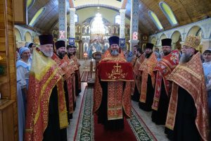 Архиерейское богослужение в канун четверга Светлой седмицы.