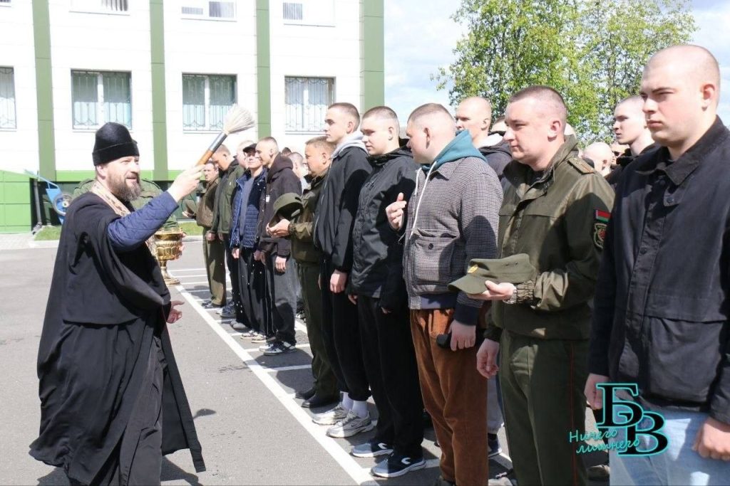 23 апреля 2026 года в военном комиссариате Брестской области прошла первая в этом году отправка призывников Брестчины для прохождения срочной военной службы в воинские части Вооруженных Сил.