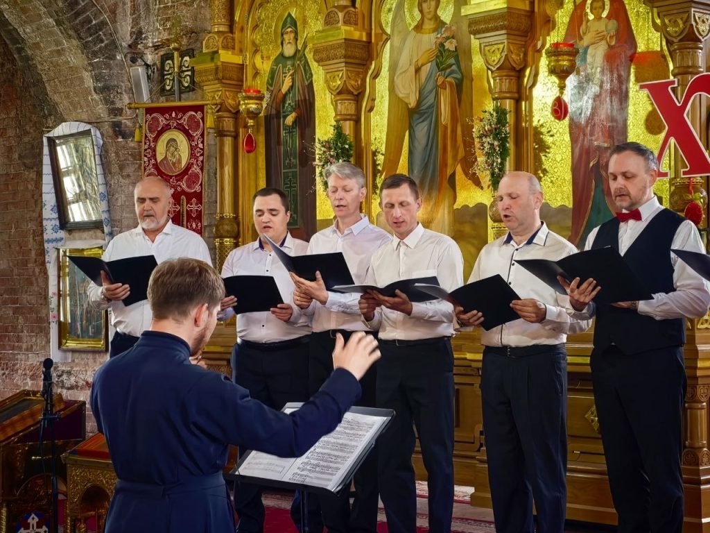 Мужской хор при  Свято-Симеоновском кафедральном соборе города Бреста выступил в гарнизонном храме святителя Николая Чудотворца.