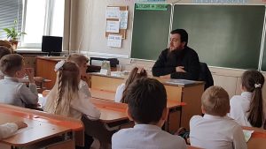 Чужого не бери, плохого не говори, добрым будь и улыбайся,  никого не бей, не зазнавайся!